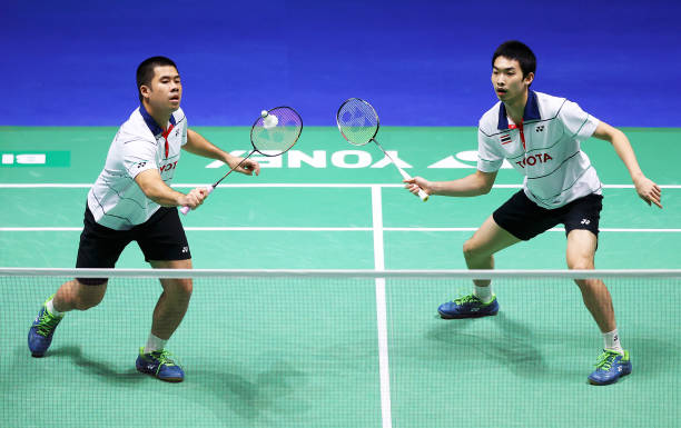 羽毛球拍重量對比：4U和6U的優(yōu)缺點分析