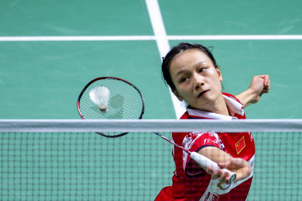 羽毛球規(guī)則圖解：發(fā)球時前發(fā)球線與邊線的關(guān)鍵作用