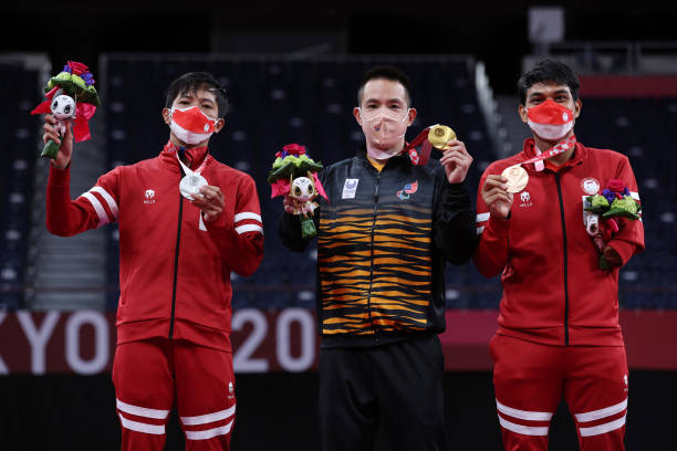 羽毛球新手教程：女生如何快速掌握握拍和發(fā)球技巧