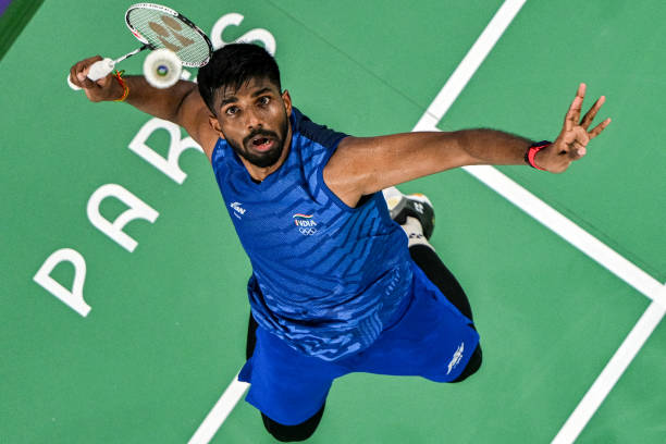 從力學(xué)角度解析高遠(yuǎn)球的高度與飛行軌跡