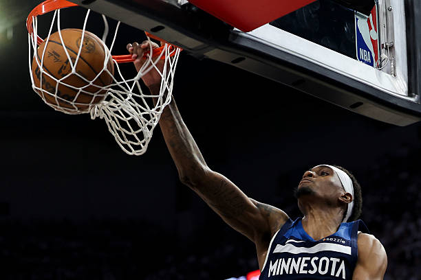 看懂籃球裁判手勢(shì)：走步犯規(guī)的判罰信號(hào)解析