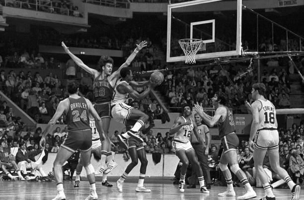 籃板球爭奪中的卡位技巧與實戰(zhàn)應(yīng)用