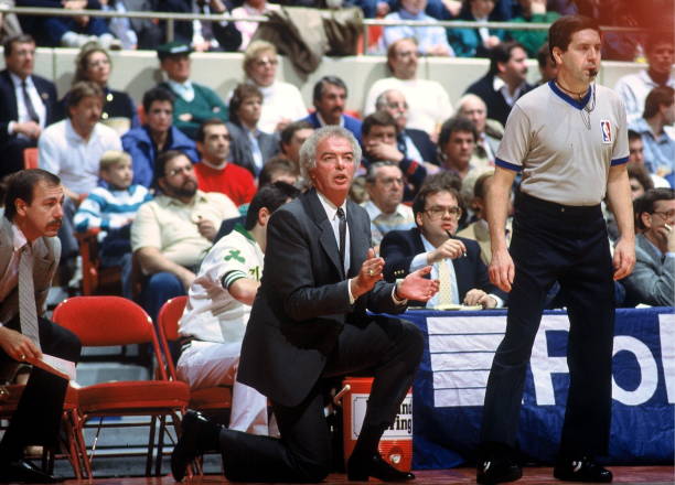 籃球位置詳解：從控球后衛(wèi)到中鋒的1-5號(hào)位職責(zé)