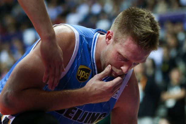 投籃姿勢(shì)與手型發(fā)力:專業(yè)教練的實(shí)用建議