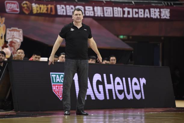 籃球投球技術(shù)全解析：從基礎(chǔ)動作到實戰(zhàn)應(yīng)用