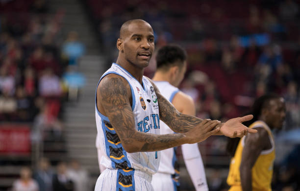 罰球時的心理戰(zhàn)：如何保持專注與穩(wěn)定發(fā)揮