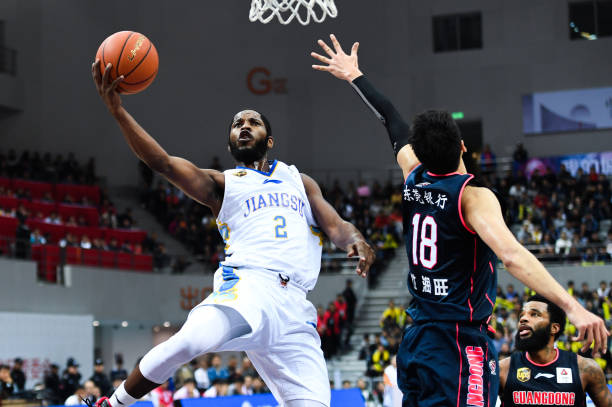 籃球基礎(chǔ)腳步訓(xùn)練：提升移動(dòng)效率與防守能力