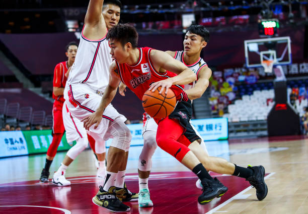 得分后衛(wèi)與球隊(duì)?wèi)?zhàn)術(shù)：如何配合隊(duì)友打出高效進(jìn)攻？