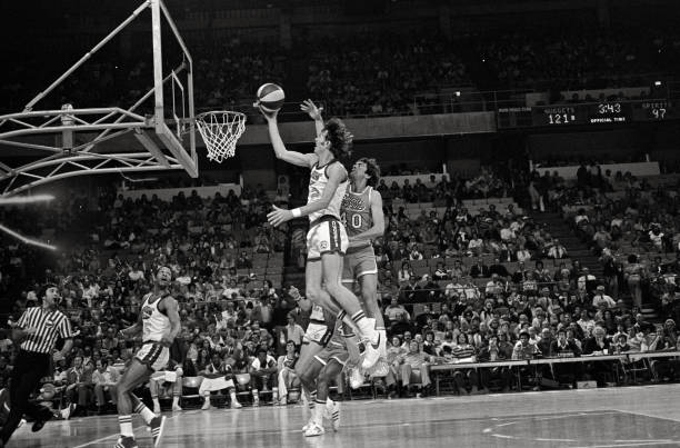 韋斯特與詹姆斯交手記錄：誰更占上風(fēng)？