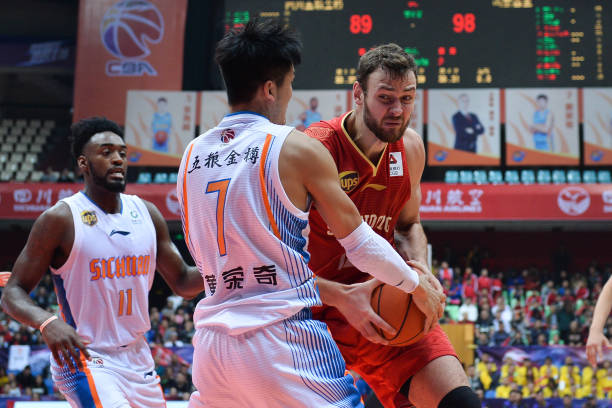 助攻榜排名預(yù)測(cè)：誰能最終登頂本賽季助攻王？