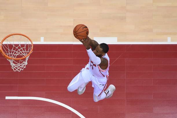 籃球直播平臺(tái)在線觀看視頻大全中的戰(zhàn)術(shù)解析：如何用智慧與團(tuán)隊(duì)協(xié)作贏得比賽