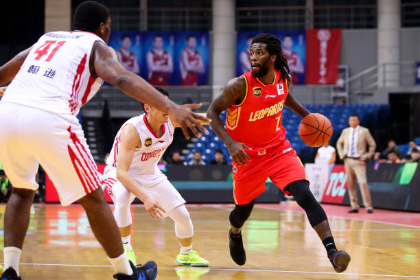 小前鋒打法演變史：從傳統(tǒng)到現(xiàn)代的戰(zhàn)術(shù)角色