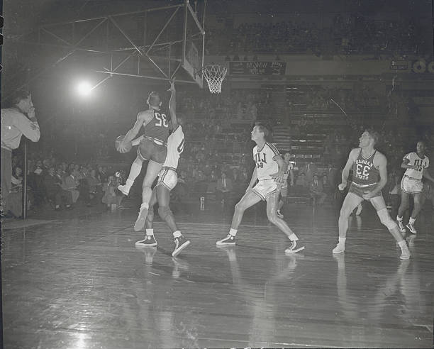 CBA總決賽在線互動：球迷熱議，預(yù)測冠軍歸屬！