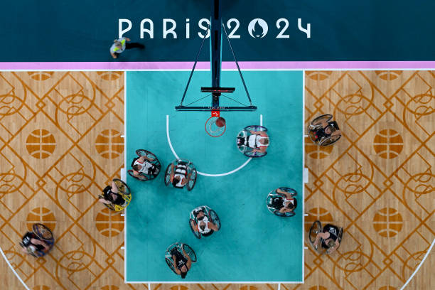 jrs直播籃球直播app中的象征意義：從荒誕到現(xiàn)實(shí)的隱喻解讀