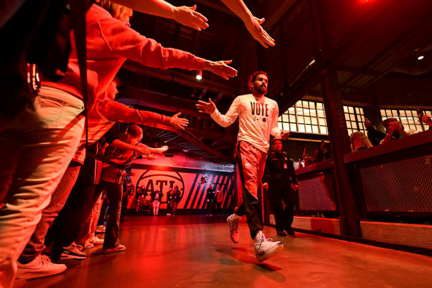 硅PU籃球場施工工期對比：室內(nèi)與室外場地的差異