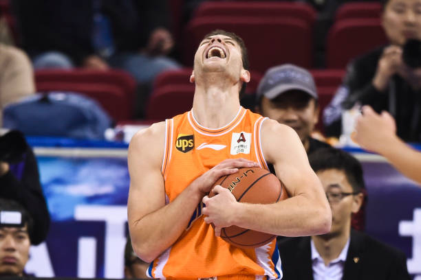 標(biāo)準(zhǔn)籃球場地的尺寸是多少？