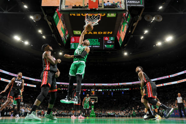 罰球線扣籃的技術(shù)分析：需要怎樣的身體素質(zhì)和彈跳力？