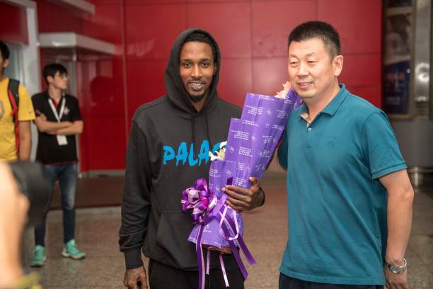 誰(shuí)說(shuō)女子不如男？看美女籃球技巧秀翻天