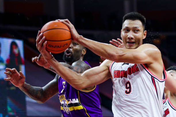 從籃球規(guī)則看停球后的對抗界限：如何避免不必要的犯規(guī)