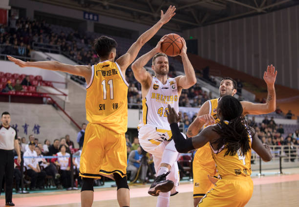 姚明：從NBA巨星到中國籃球杰出貢獻獎得主