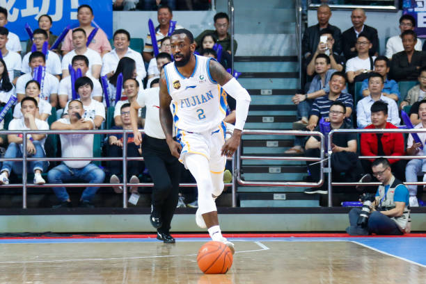 籃板球爭(zhēng)奪中的最佳站位技巧