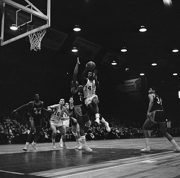 籃球二運(yùn)犯規(guī)動(dòng)作圖解：裁判視角解讀