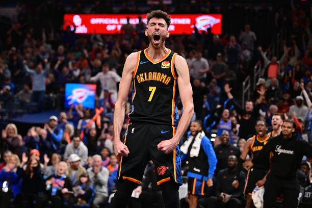 籃球規(guī)則文字版大全：場(chǎng)地、設(shè)備與比賽流程全解析