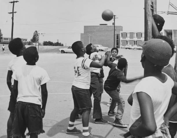 專(zhuān)業(yè)比賽級(jí)籃球場(chǎng)與普通籃球場(chǎng)的造價(jià)區(qū)別