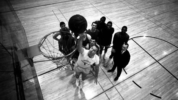 CBA季后賽12強誕生，傳統(tǒng)強隊與新銳對決