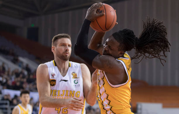 NBA今日五佳球：隔人暴扣+絕殺三分，精彩不容錯(cuò)過！