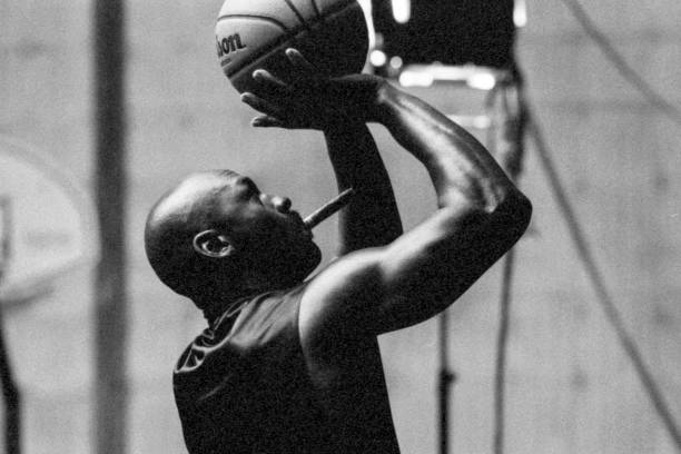 青少年籃球架高度調(diào)整：培養(yǎng)正確投籃姿勢的關(guān)鍵