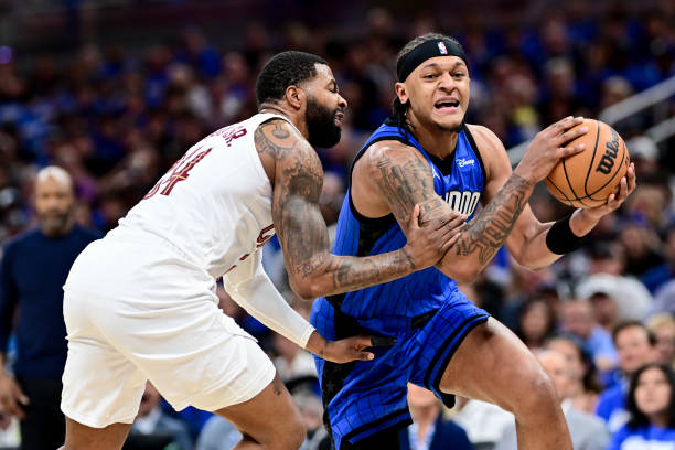 NBA季后賽經(jīng)典戰(zhàn)役：勇士與火箭完整比賽錄像