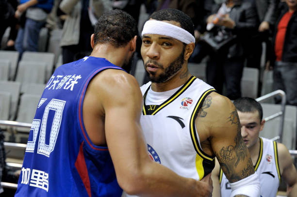 籃板球犯規(guī)的判罰標(biāo)準(zhǔn)及常見(jiàn)爭(zhēng)議