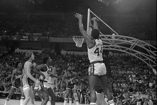 周琦全能爆發(fā)！37分26板6助4帽創(chuàng)CBA新紀(jì)錄