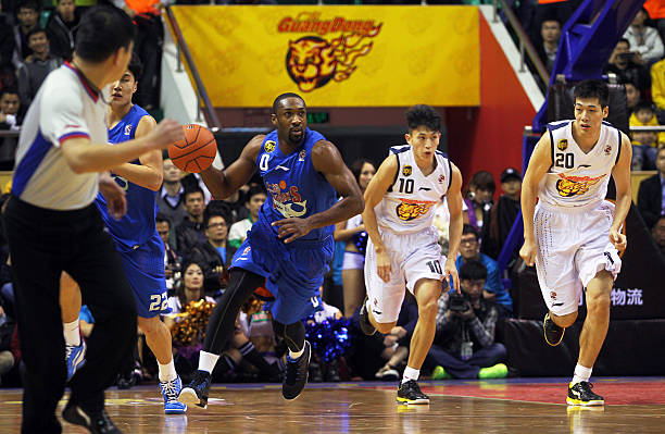 籃球尺寸指南：如何根據(jù)年齡選擇正確的幾號(hào)球