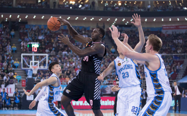 雙號碼傳奇：為何科比成為NBA首位同時(shí)退役兩個(gè)號碼的球員