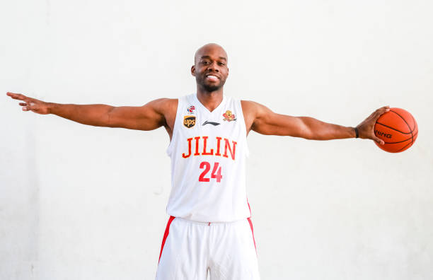 教練視角：從錄像回放看CBA戰(zhàn)術(shù)布置與調(diào)整