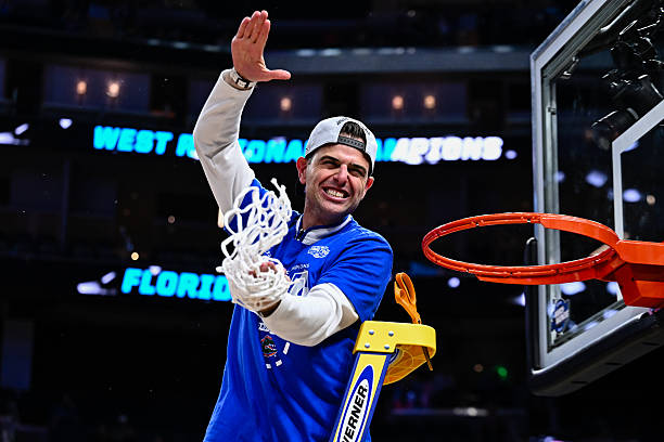 初中籃球賽事報道：精彩對決不容錯過