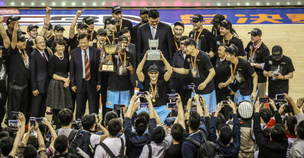 標(biāo)準(zhǔn)籃球場地的尺寸規(guī)格是多少？