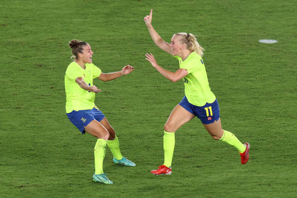 任意球破門秘籍：如何繞過(guò)人墻直掛死角？