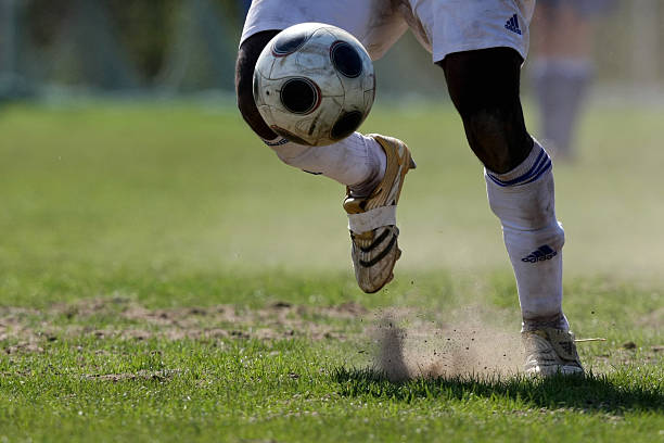 掌握高球射門技巧，輕松破門得分
