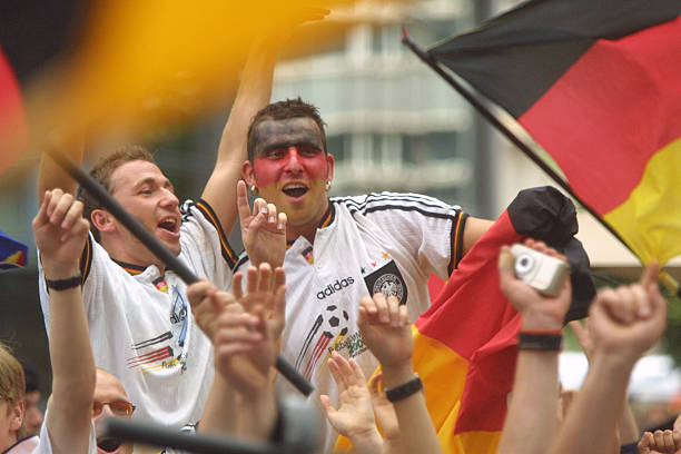 姆巴佩領(lǐng)銜：巴黎歐冠4-3-3進攻陣型戰(zhàn)術(shù)分析