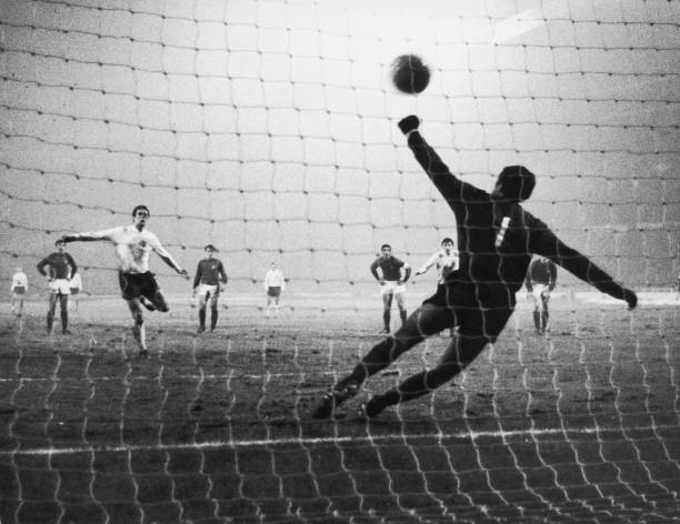 青少年足球點(diǎn)球教學(xué)：從零開(kāi)始的正確姿勢(shì)