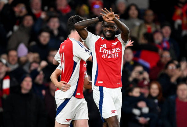 足球即時(shí)比分網(wǎng)：全場(chǎng)數(shù)據(jù)、紅黃牌及換人信息