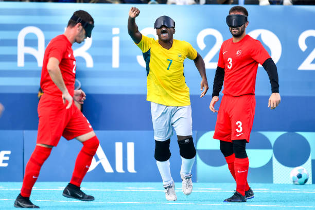 德甲補時爭議：球迷吐槽裁判為何“掐表”結束比賽？