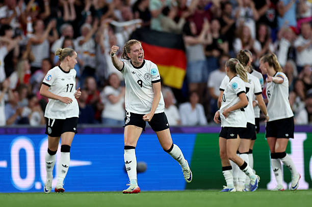 足球場土地平整度要求：坡度、土質(zhì)與基礎(chǔ)處理指南