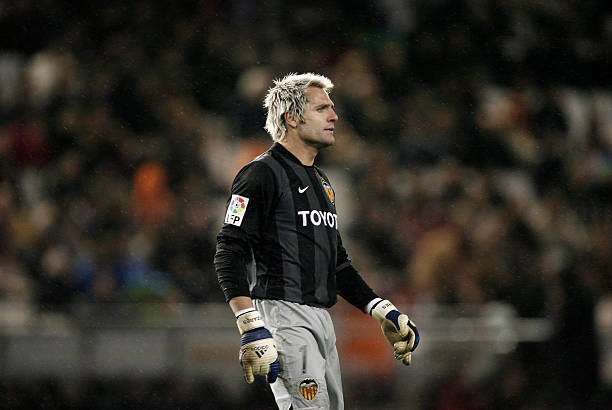 足球場幾何學：如何準確計算點球點到球門的距離？