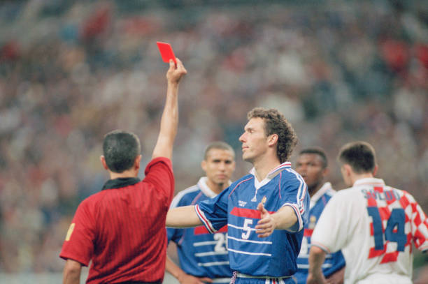 2023-2024賽季德甲賽程全解析：關(guān)鍵對(duì)決與奪冠熱門