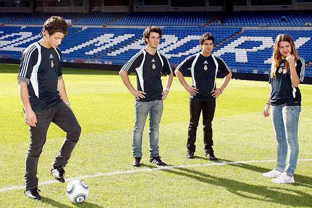 從首次交鋒到時(shí)代對(duì)決：梅西C羅的14年競(jìng)爭(zhēng)史