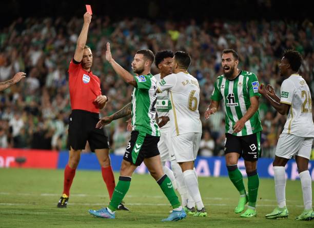 迪諾巴喬究竟什么水平？回顧意大利傳奇中場的職業(yè)生涯